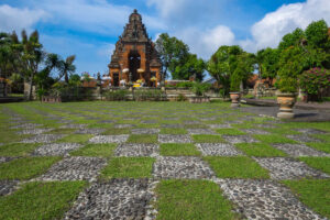 puri agung semarapura ubud wheels east bali tour